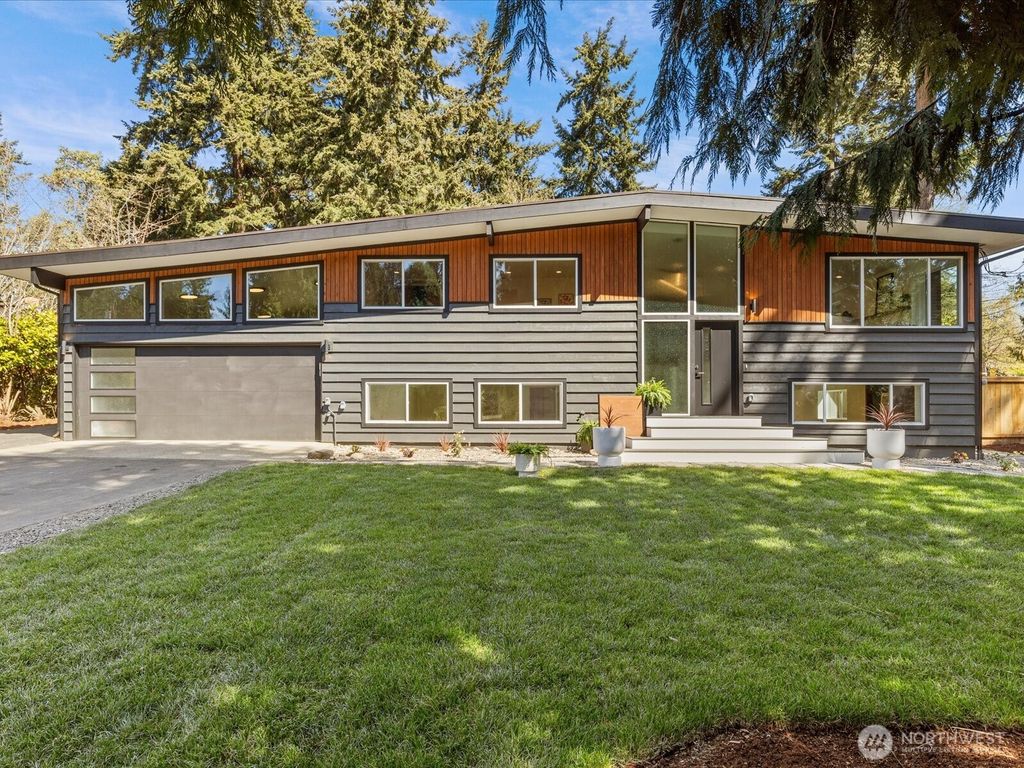 Photo of 20926 Marine View Drive SW, Normandy Park, WA 98166 (MLS # 2525533)