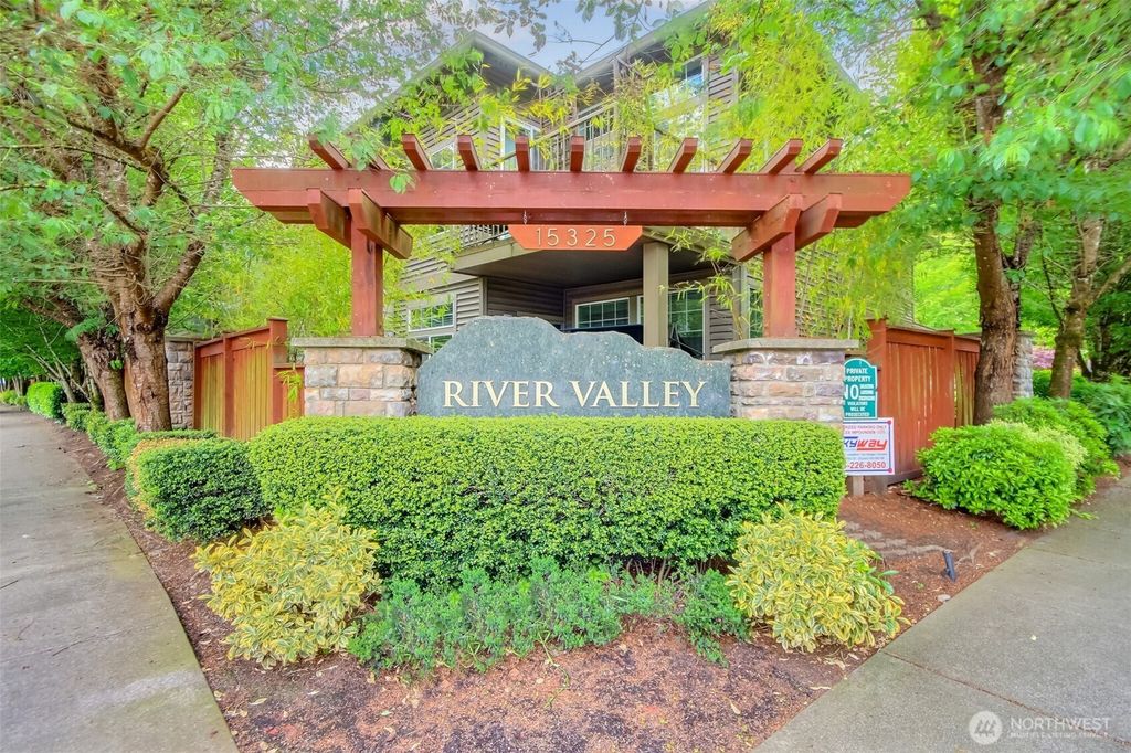 Photo of 15325 SE 155th Place #N5, Renton, WA 98058 (MLS # 2442826)