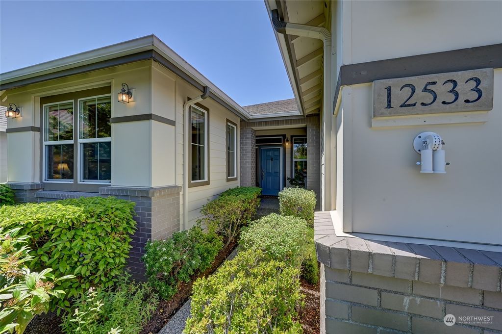 Photo of 12533 231st Avenue NE, Redmond, WA 98053 (MLS # 2254201)