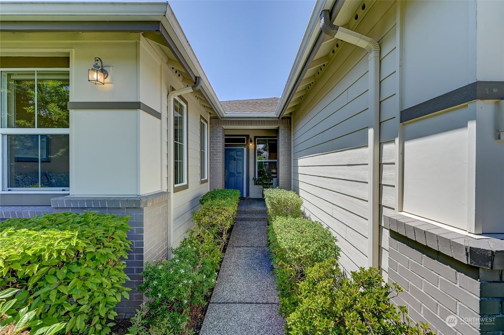 Photo of 12533 231st Avenue NE, Redmond, WA 98053 (MLS # 2254201)