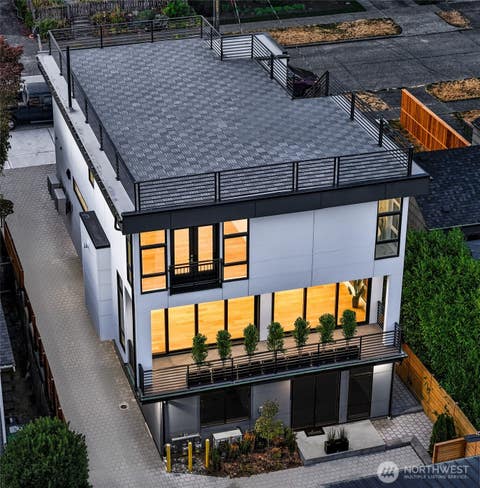 Photo of 4015 A NE 56th St, Seattle, WA 98105 (MLS # 2560293)