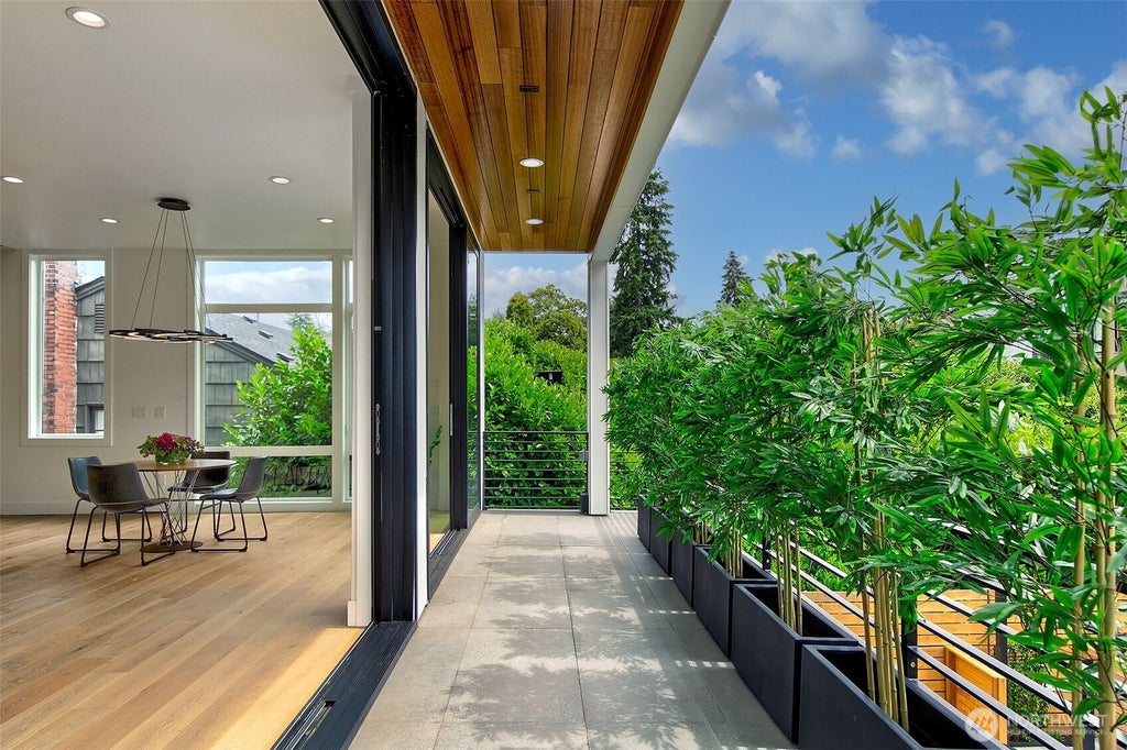 Photo of 4015 A NE 56th St, Seattle, WA 98105 (MLS # 2560293)