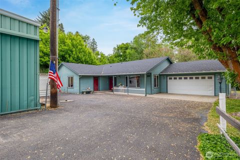 Photo of 5197 Regan Road, Cashmere, WA 98815 (MLS # 2518769)