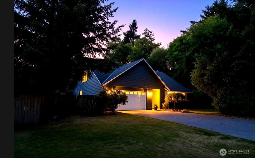 Photo of 14203 NE 63rd Ct CT, Redmond, WA 98052 (MLS # 2578489)