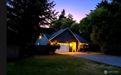 Photo of 14203 NE 63rd Ct CT, Redmond, WA 98052 (MLS # 2578489)