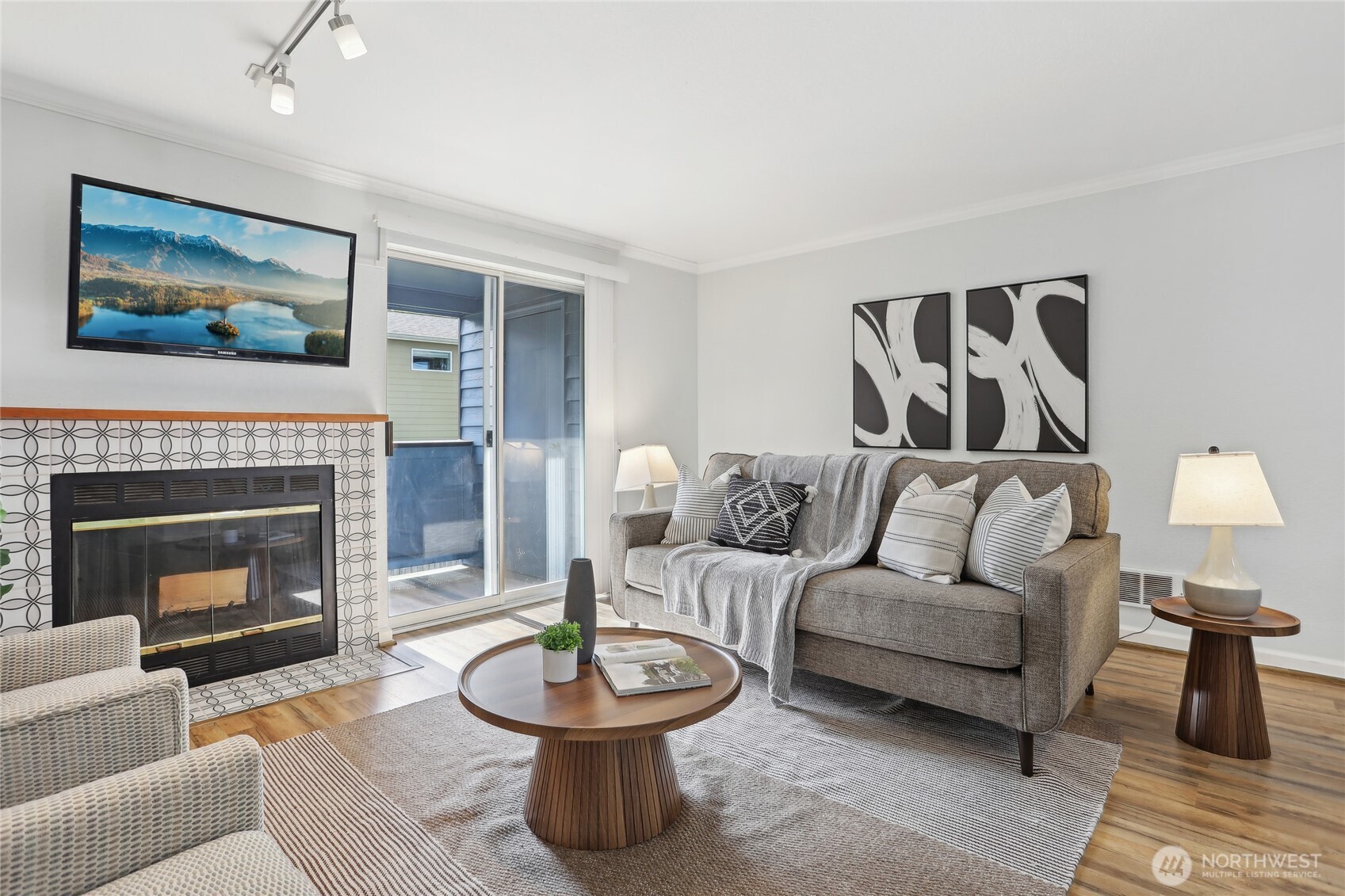 260 Newport Way NW C24