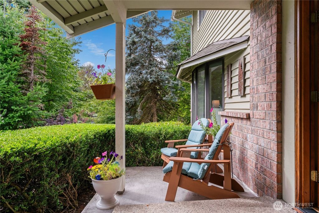 Photo of 15240 SE 49th Street, Bellevue, WA 98006 (MLS # 2423211)