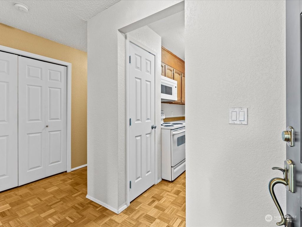 Photo of 14602 NE 51st Street, Bellevue, WA 98007 (MLS # 2143354)