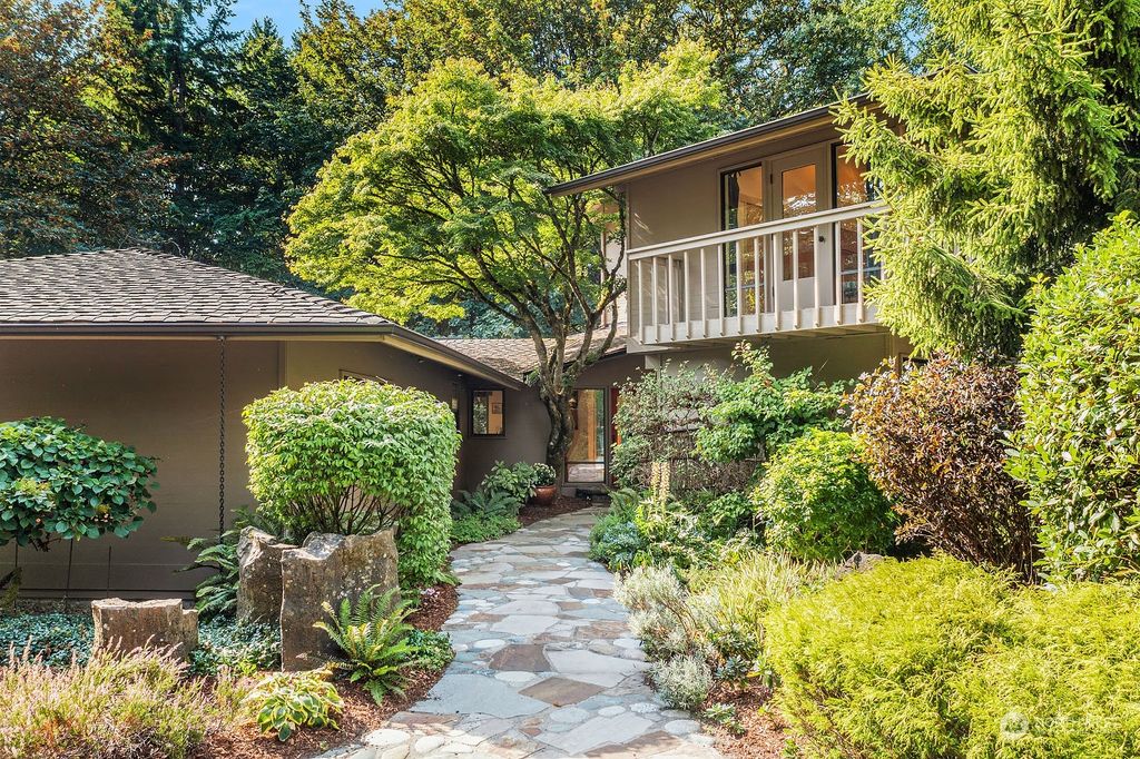 Photo of 15555 168th Avenue NE, Woodinville, WA 98072 (MLS # 2164267)