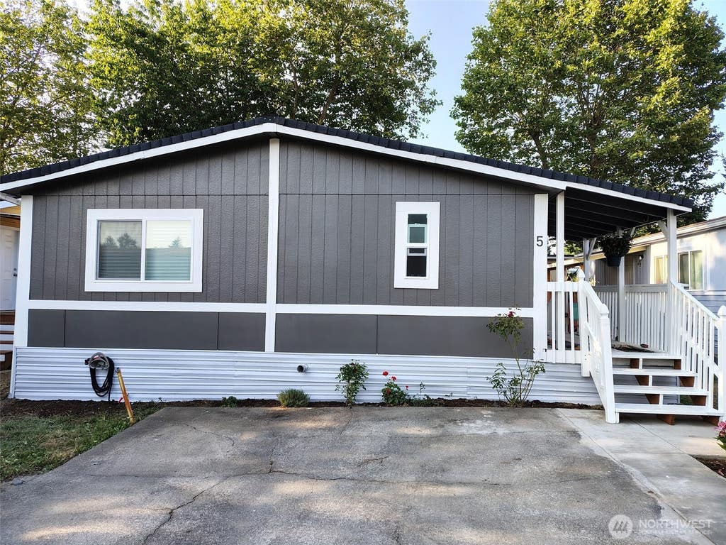 Photo of 22111 108th Avenue SE #5, Kent, WA 98031 (MLS # 2568584)