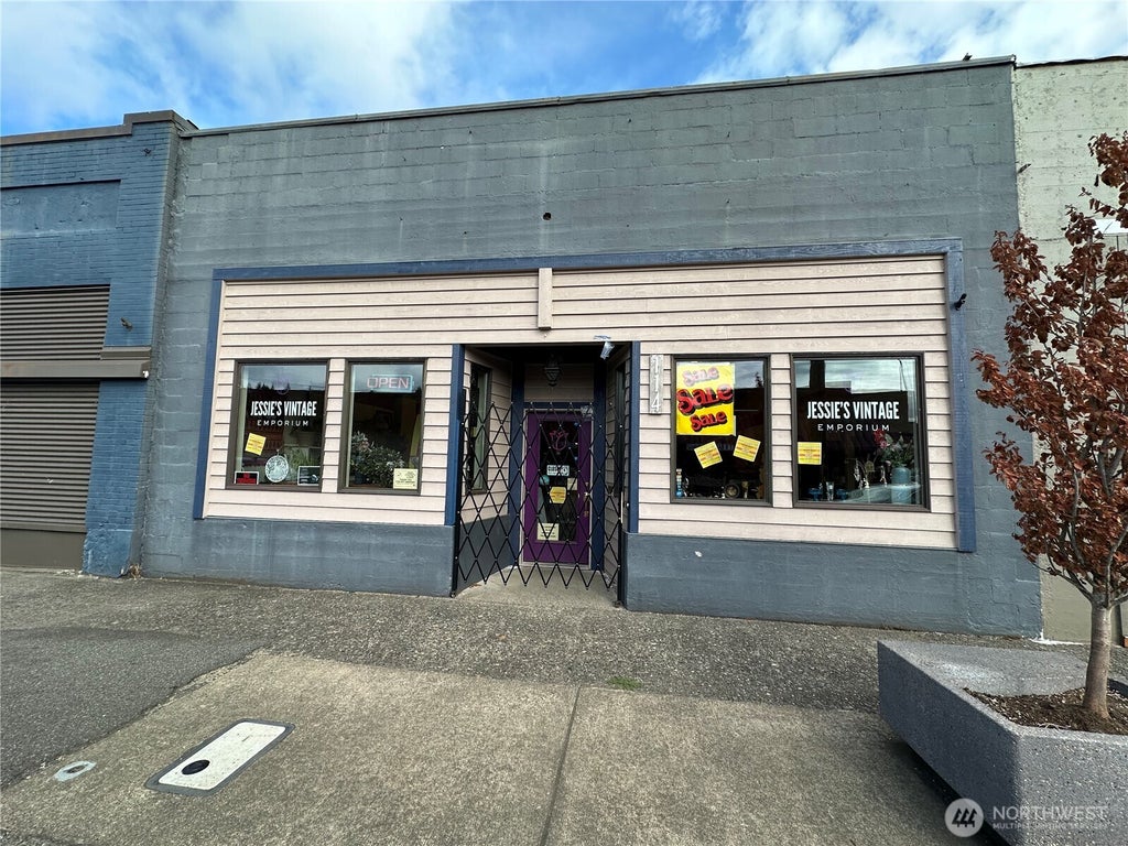 Photo of 114 W Cota Street, Shelton, WA 98584 (MLS # 2586627)