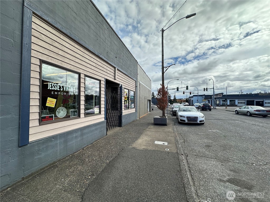 Photo of 114 W Cota Street, Shelton, WA 98584 (MLS # 2586627)