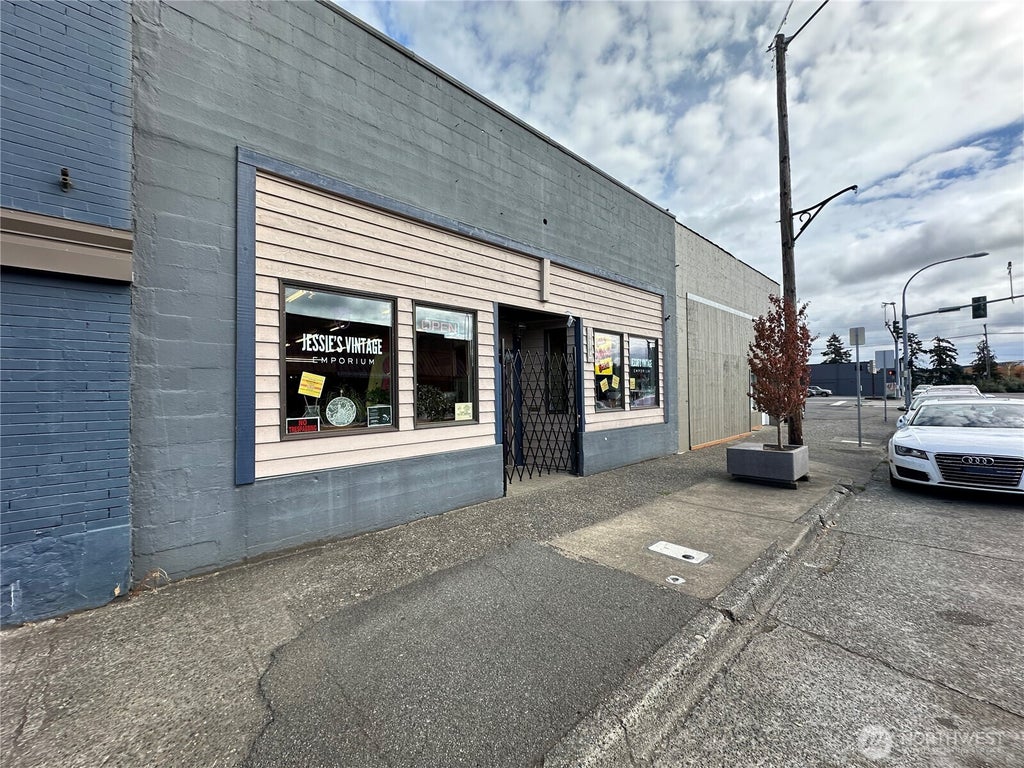 Photo of 114 W Cota Street, Shelton, WA 98584 (MLS # 2586627)