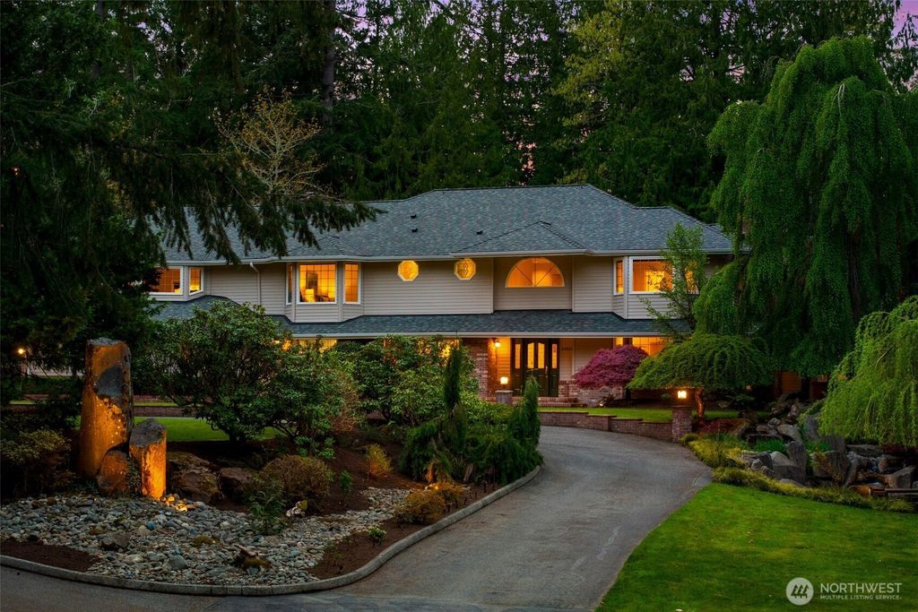 Photo of 21520 SE 13th Place, Sammamish, WA 98075 (MLS # 2511195)