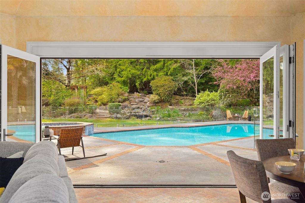 Photo of 21520 SE 13th Place, Sammamish, WA 98075 (MLS # 2511195)