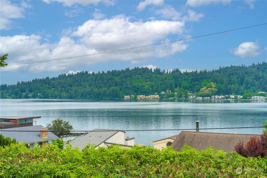 Photo of 18338 NE 28th Street, Redmond, WA 98052 (MLS # 2072264)