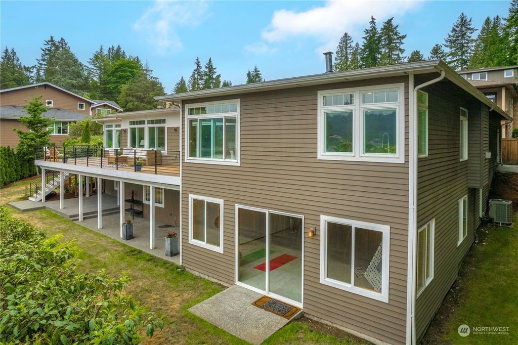 Photo of 18338 NE 28th Street, Redmond, WA 98052 (MLS # 2072264)