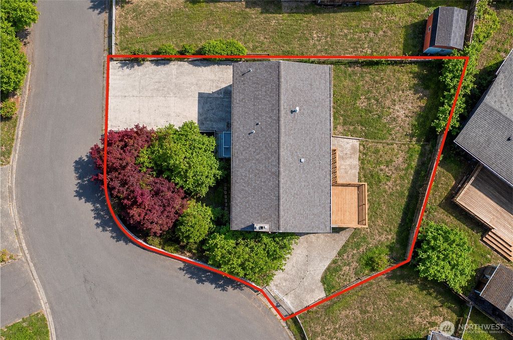 Photo of 3319 S 249th Place, Kent, WA 98032 (MLS # 2531070)