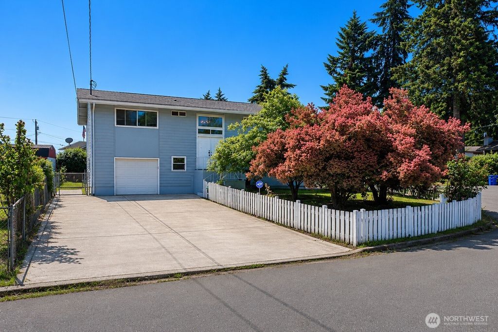 Photo of 3319 S 249th Place, Kent, WA 98032 (MLS # 2531070)