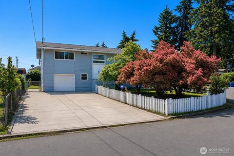 Photo of 3319 S 249th Place, Kent, WA 98032 (MLS # 2531070)