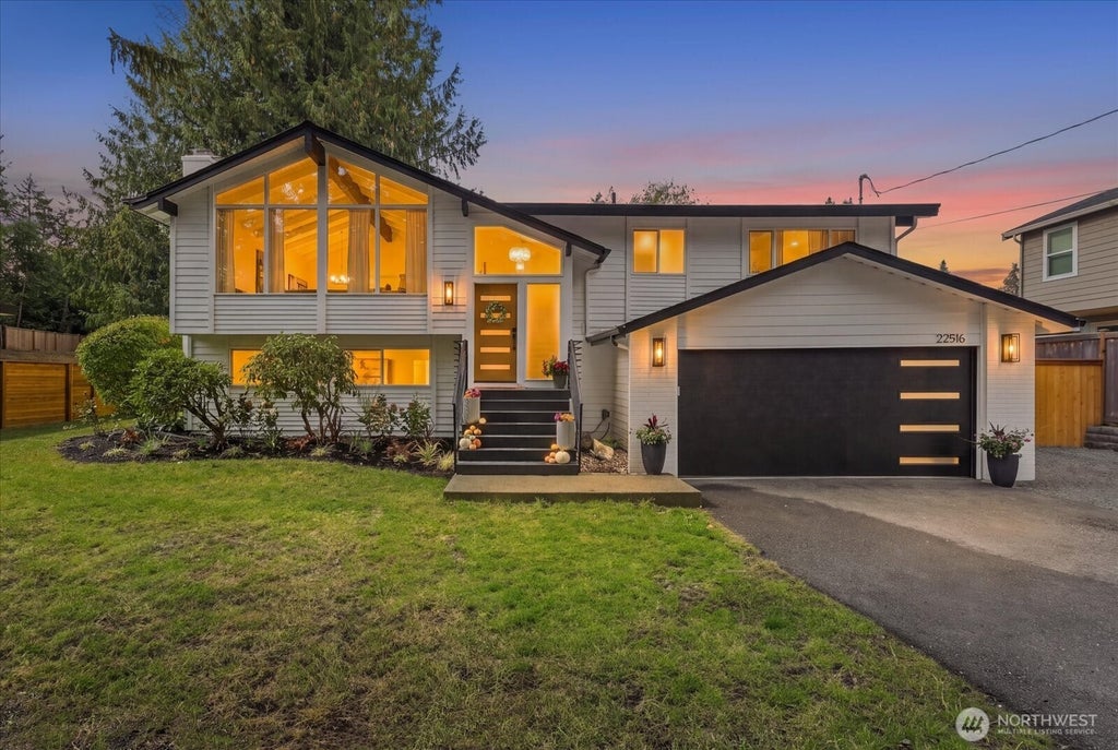 Photo of 22516 93rd Place W, Edmonds, WA 98020 (MLS # 2590087)