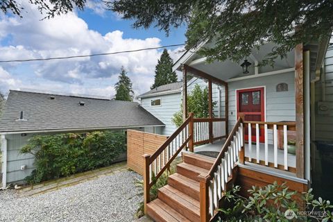 12019 25th Avenue NE Seattle WA 98125