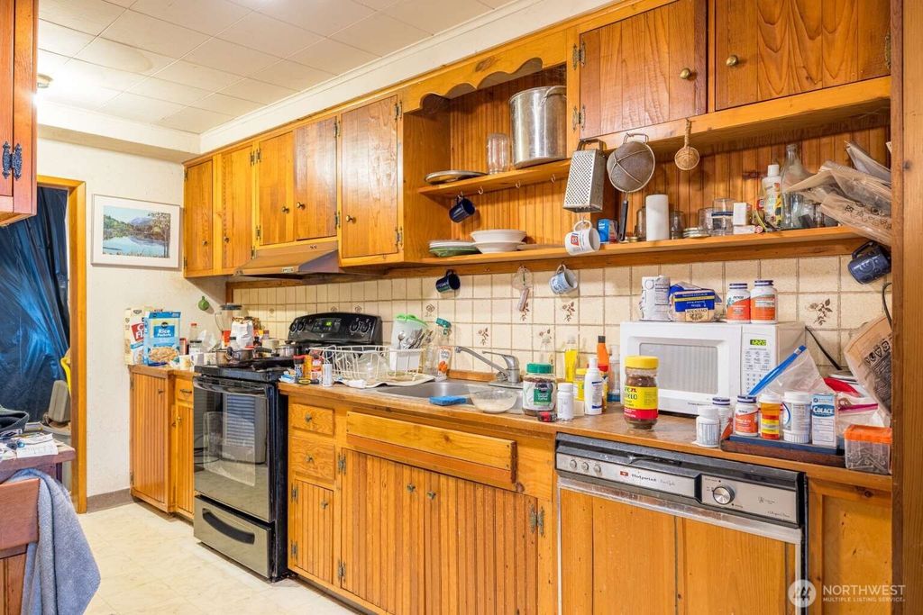 Photo of 1103 W Spruce Street, Port Angeles, WA 98363 (MLS # 2461256)