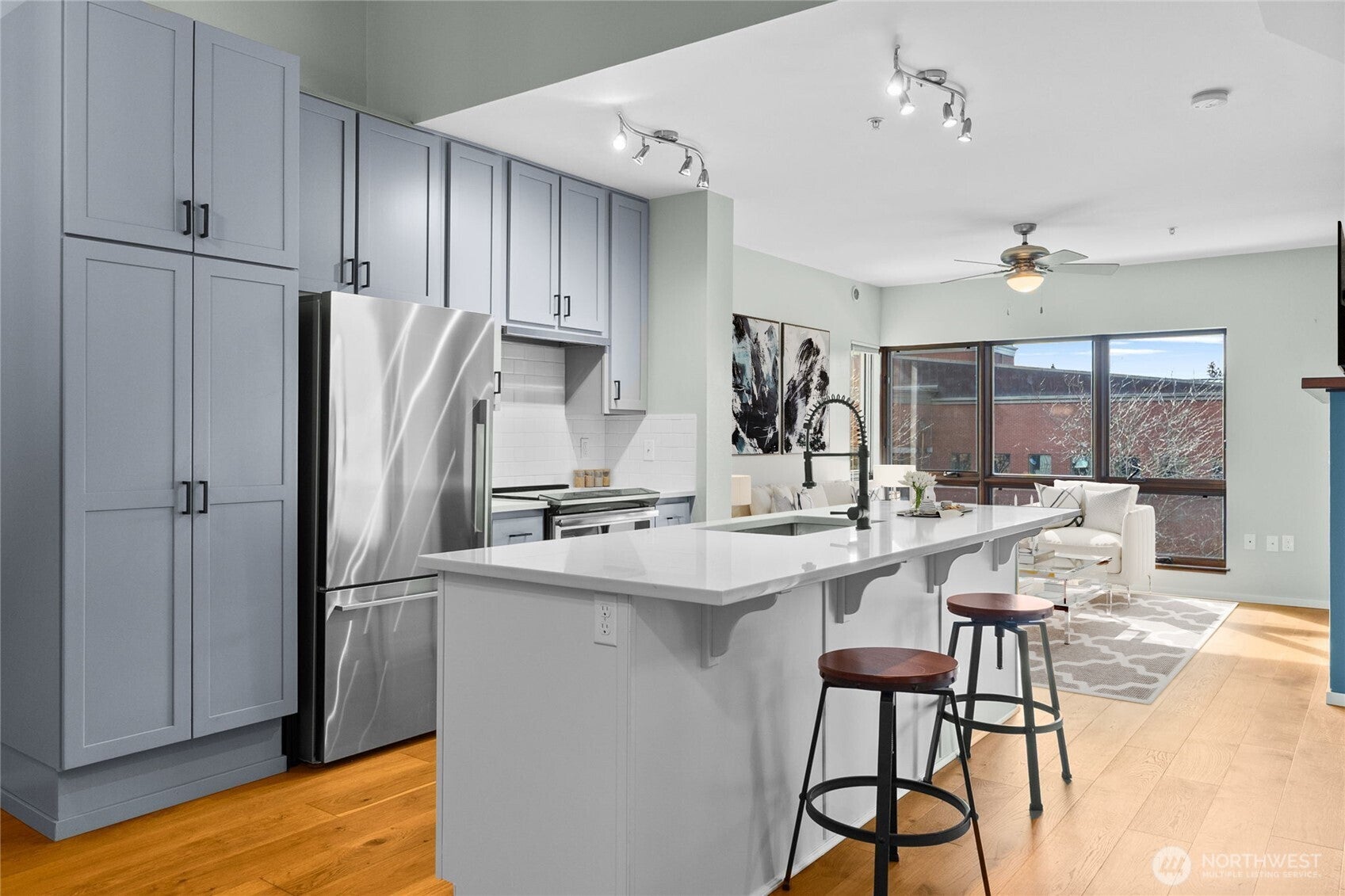 210 W Pioneer Avenue 311