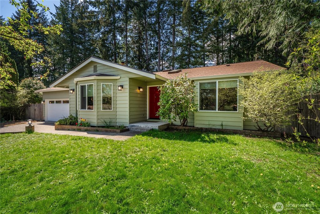 Photo of 1615 Easthill Court NW, Olympia, WA 98502 (MLS # 2500121)