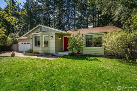 Photo of 1615 Easthill Court NW, Olympia, WA 98502 (MLS # 2500121)