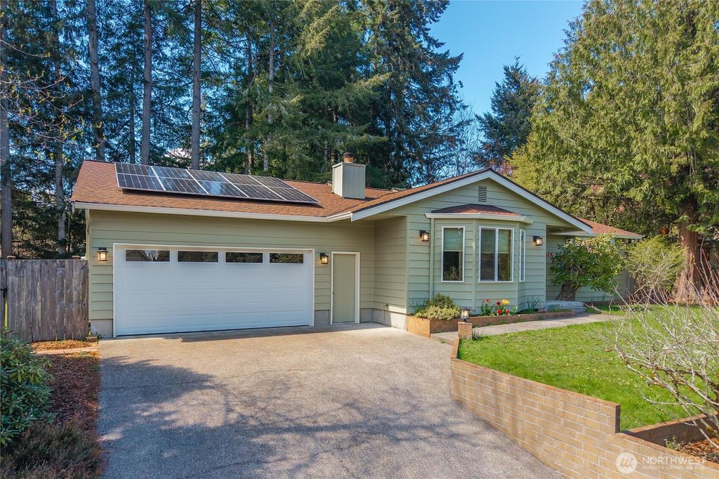 Photo of 1615 Easthill Court NW, Olympia, WA 98502 (MLS # 2500121)