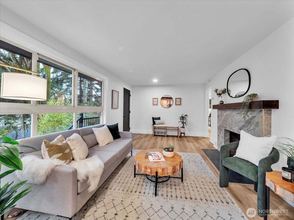 Photo of 13046 15th Avenue NE, Seattle, WA 98125 (MLS # 2494807)