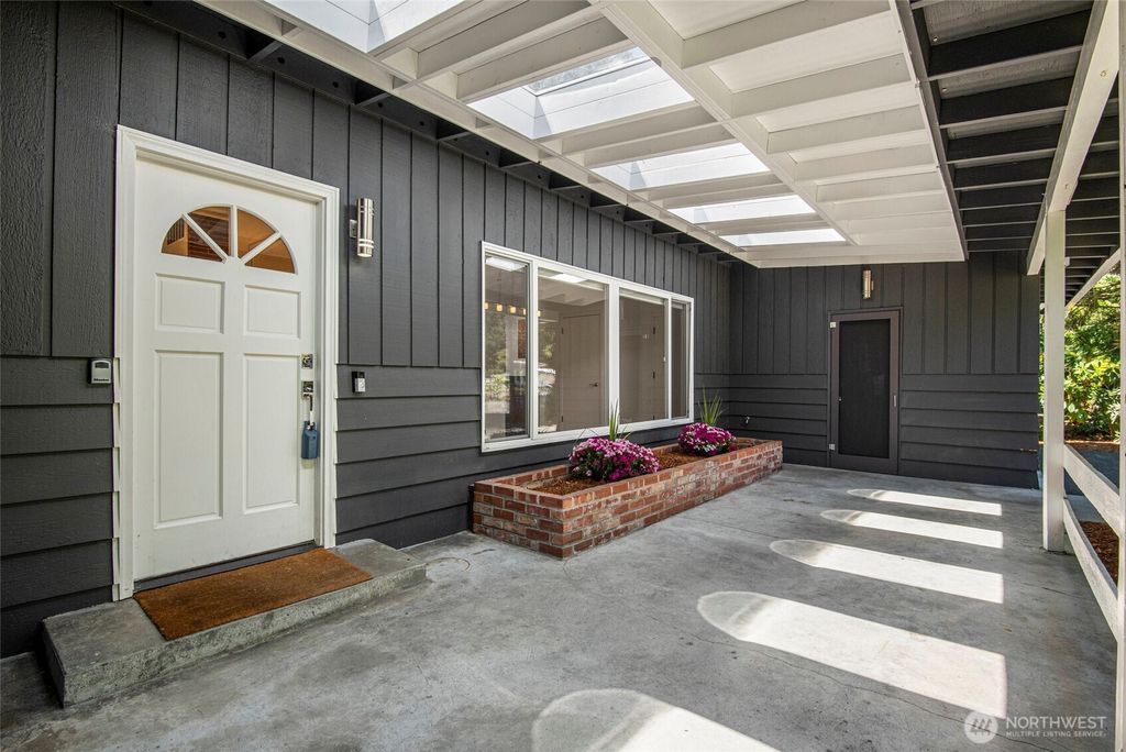 Photo of 119 N 193rd Street, Shoreline, WA 98133 (MLS # 2405074)