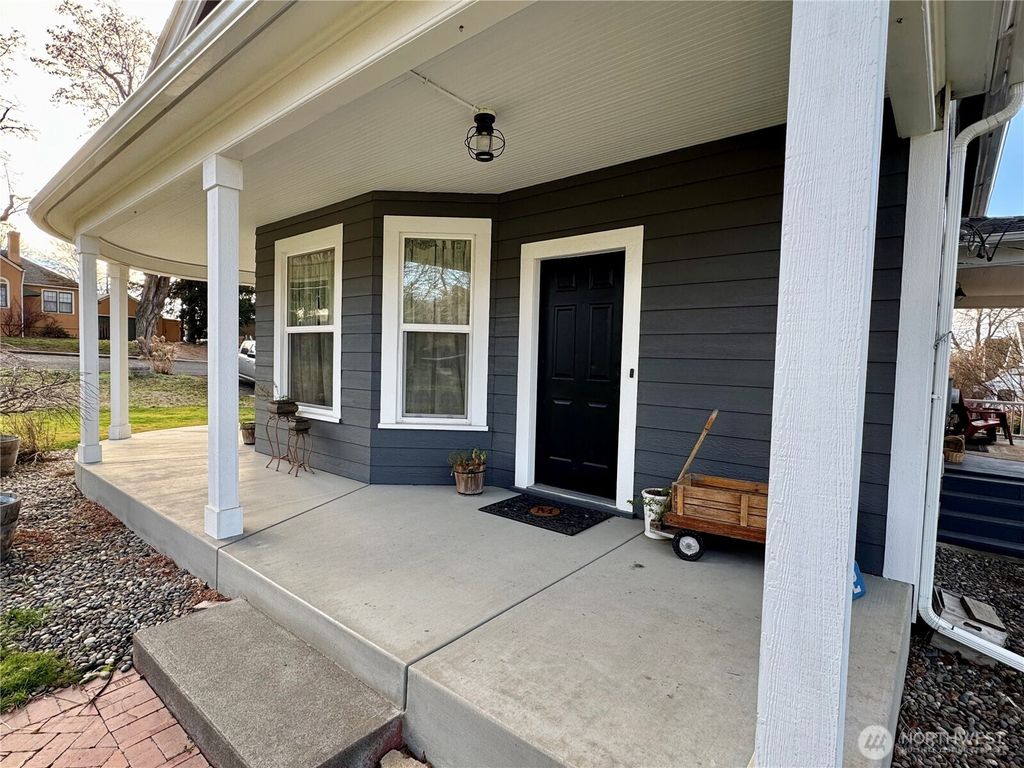 Photo of 112 S 6th Street, Dayton, WA 99328 (MLS # 2466875)