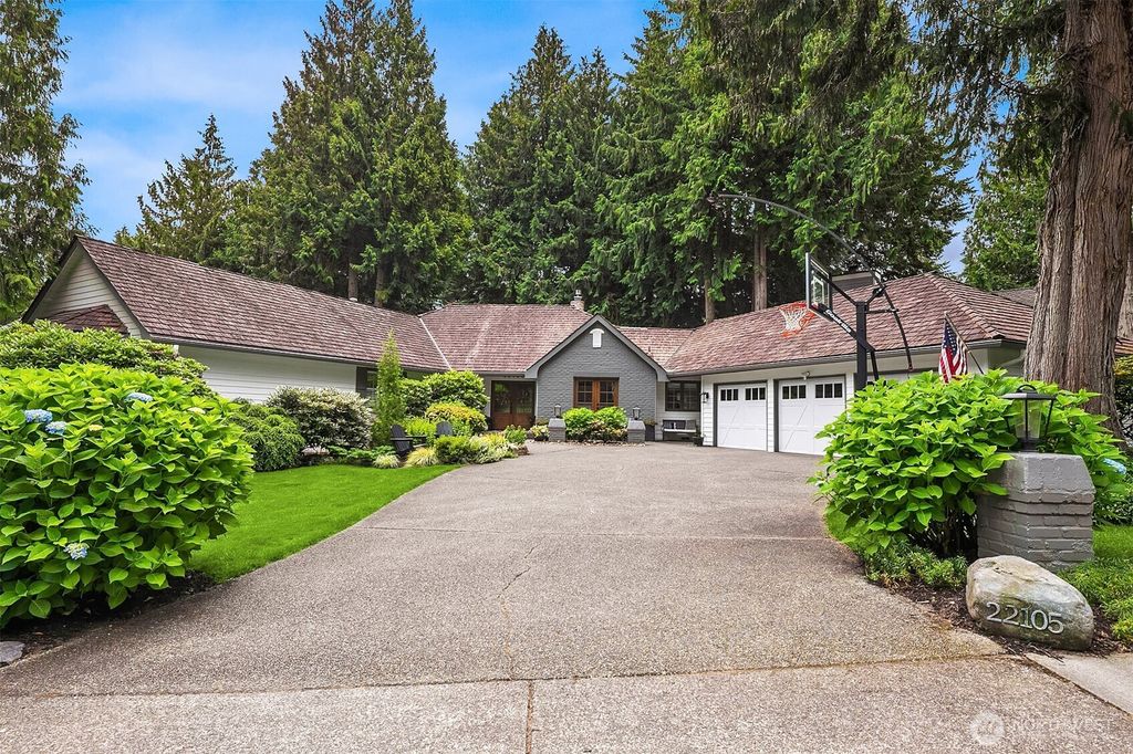 Photo of 22105 NE 28th Place, Sammamish, WA 98074 (MLS # 2394483)