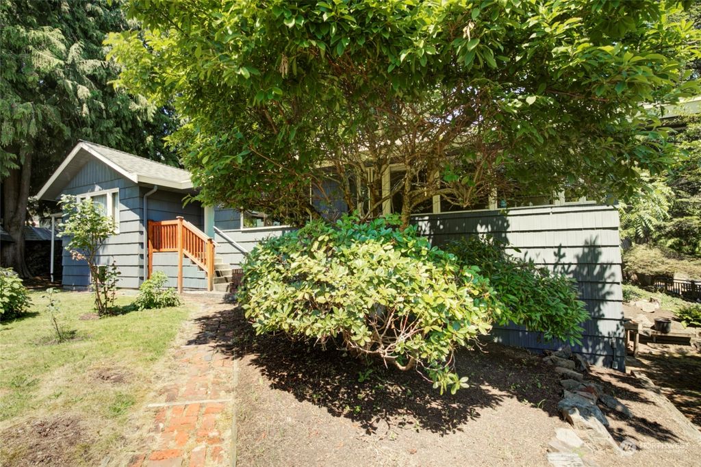 Photo of 2516 NE 137th Street, Seattle, WA 98125 (MLS # 2136835)