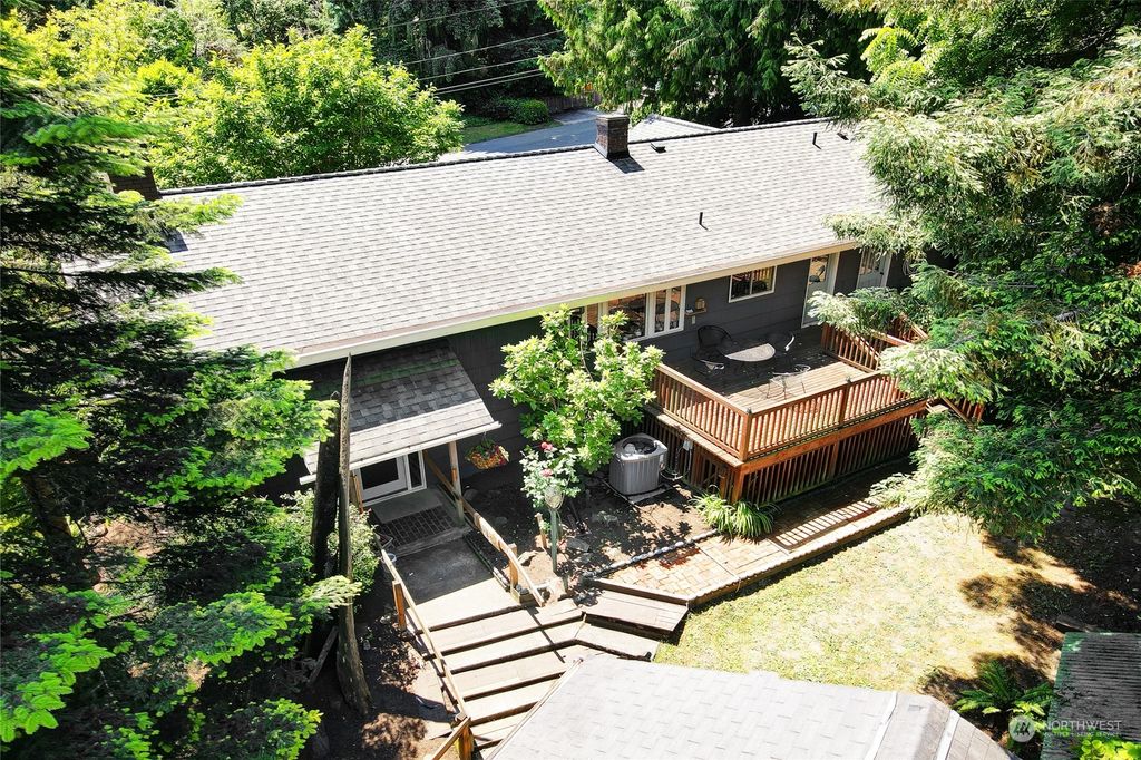 Photo of 2516 NE 137th Street, Seattle, WA 98125 (MLS # 2136835)