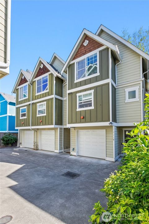 Photo of 1420 25th Avenue #B, Seattle, WA 98122 (MLS # 2436099)