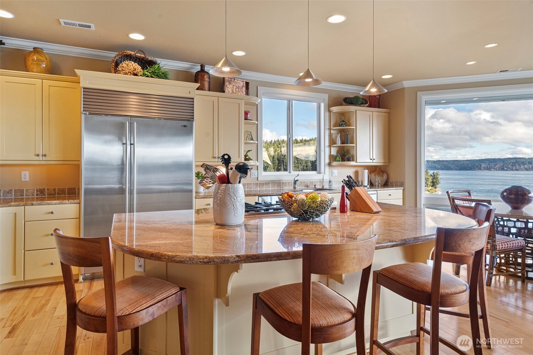 7305 Soundview Drive 702