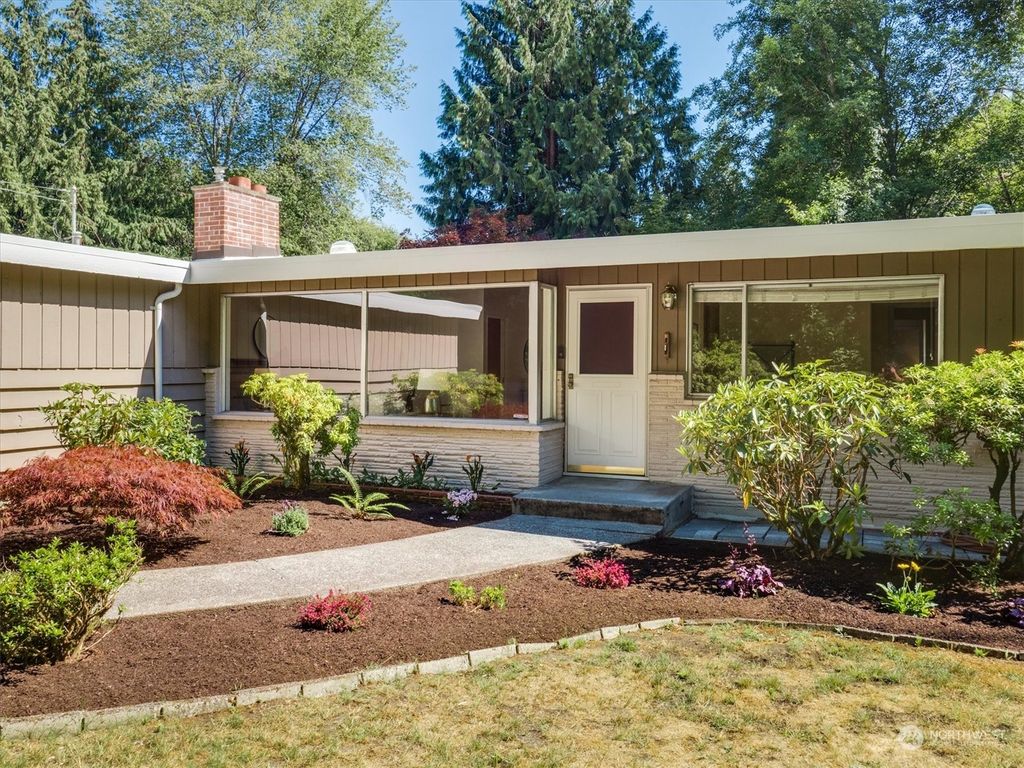 Photo of 3703 NE 180th Street, Lake Forest Park, WA 98155 (MLS # 2133461)