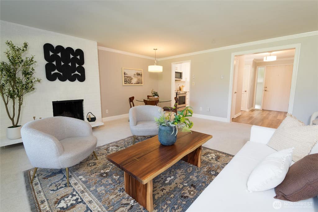 Photo of 322 N 134th Street #104, Seattle, WA 98133 (MLS # 2534363)