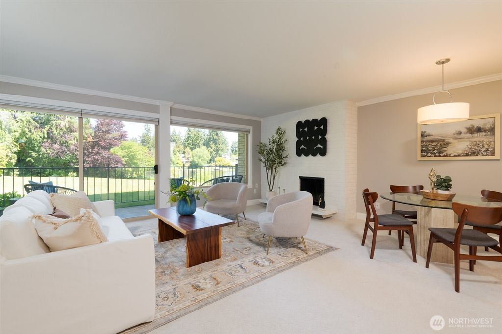Photo of 322 N 134th Street #104, Seattle, WA 98133 (MLS # 2534363)