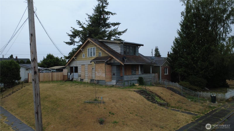 1703 Oakes