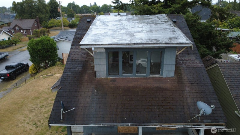 1703 Oakes