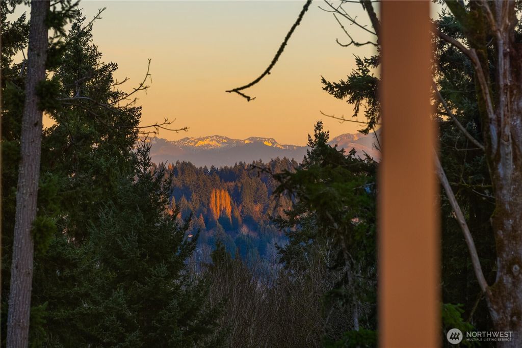 Photo of 13779 NE 101st Street, Kirkland, WA 98033 (MLS # 2471587)