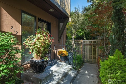 Photo of 212 N 45th Street, Seattle, WA 98103 (MLS # 2593668)