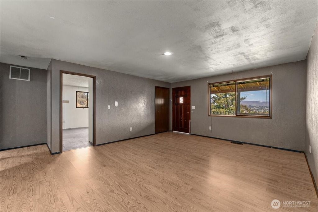 Photo of 1531 Millerdale Avenue, Wenatchee, WA 98801 (MLS # 2508340)