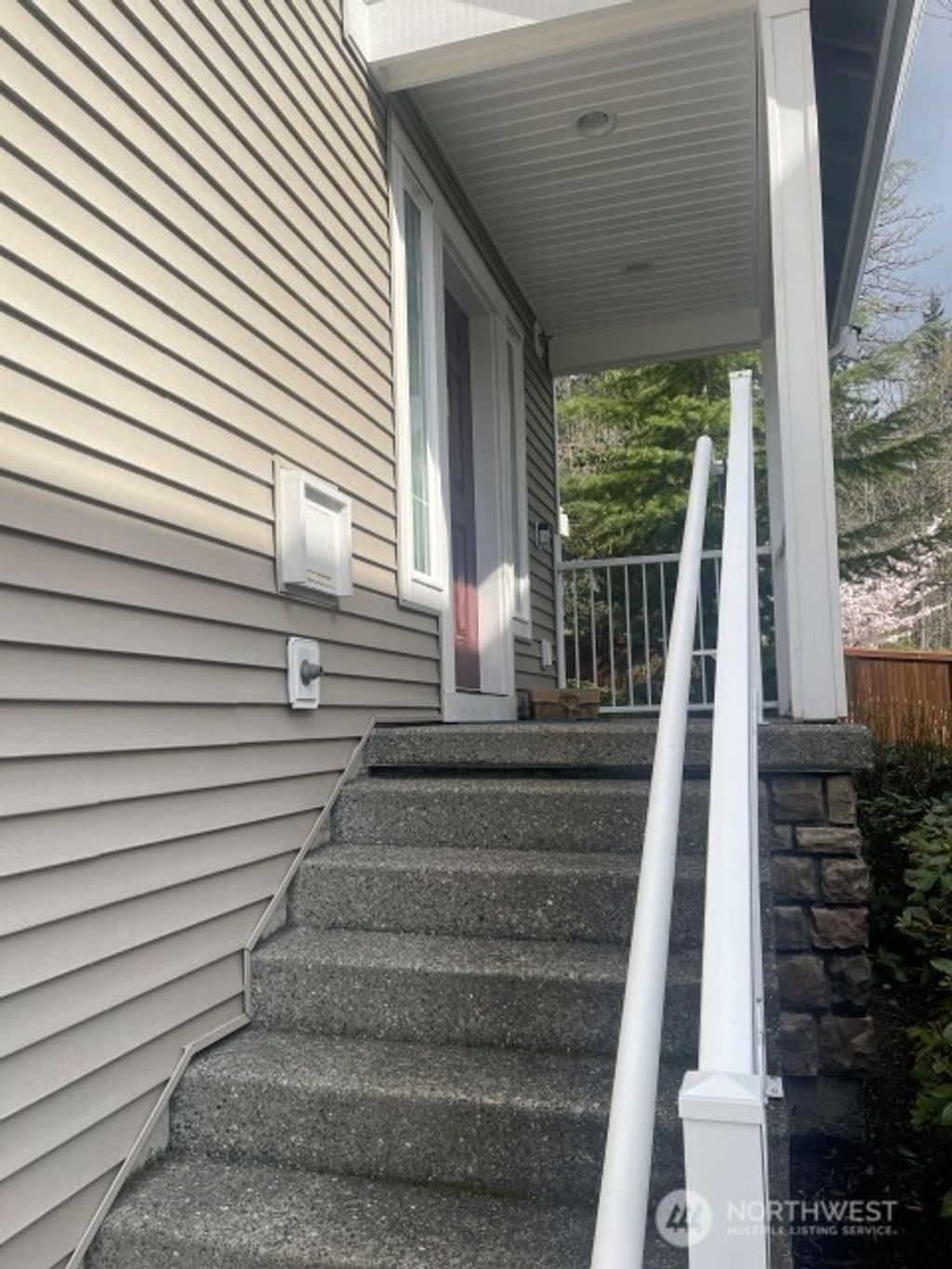 Photo of 15720 Manor Way #H4, Lynnwood, WA 98087 (MLS # 2465391)