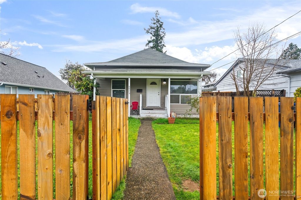 Photo of 6828 Yakima Avenue, Tacoma, WA 98408 (MLS # 2496929)