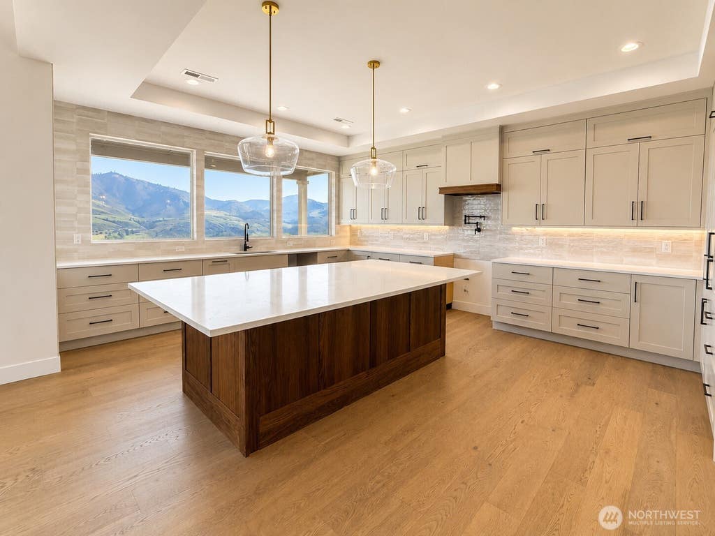 Photo of 917 Long Drive, Chelan, WA 98816 (MLS # 2559156)